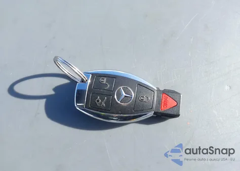 2016 Mercedes-Benz C 300 4Matic z USA, uszkodzony, nr VIN 55SWF4KB2GU136395